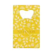 Elegant Monogram Naam Leaf Daisy Pattern Yellow Kredietkaart Flessenopener (Achterkant)