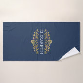 Élégant Monogram Navy Blue Gold serviette de bain (Serviette de bain)
