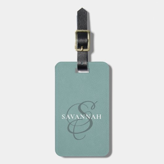Elegant Monogram Script Dusty Green Cute Leather Bagagelabel (Voorkant verticaal)