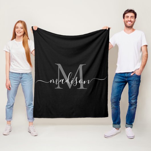 Elegant Monogram Zwart Wit Modern Script Naam Fleece Deken (In situ)