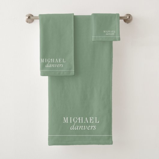 Élégant Monogramme Blanc Nom Sage Green (En situation)