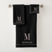 Élégant Monogramme Blush Pink Nom Noir (En situation)