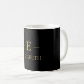 Élégant Monogramme noir et or Nom Mug (Devant droit)