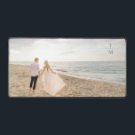 Élégant Monogramme photo minimal moderne<br><div class="desc">Design élégant et minimaliste avec un modèle photo simple avec un monogramme initial et un élément de ligne de séparation.</div>