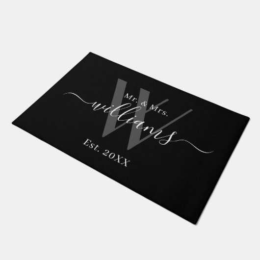 Elegant Mr en Mrs Black Grey Monogram Name Script Deurmat (Schuin)