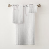Elegant Name Monogram & Thin Gray Ombre Stripes Bad Handdoek (Insitu)