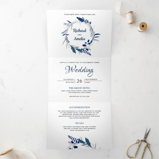 Elegant Navy Blauw Bloemen Krans Foto Bruiloft Drieluik Uitnodiging (Binnen)