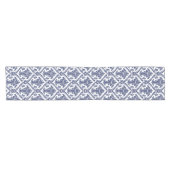 Elegant Navy Blue en White Damask Pattern Korte Tafelloper (Horizontaal)