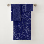 Elegant Navy Blue Silver Floral Pattern Bad Handdoek (Insitu)