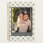 Élégant noir blanc ligne Art personnalisé photo<br><div class="desc">Personnalisé Style élégant noir ligne blanche Art Couples Photo Planner</div>