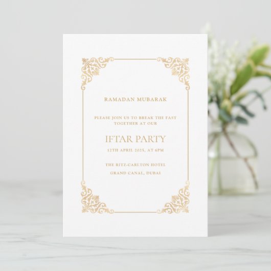 Elegant Ornate Baroque Gold Script Iftar Party Kaart (Staand voorkant)
