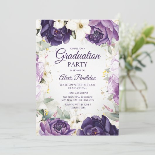 Elegant Paarse wit bloemig Afstuderen Kaart (Staand voorkant)