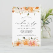 Elegant Peach Floral Moederdag Brunch Kaart (Staand voorkant)