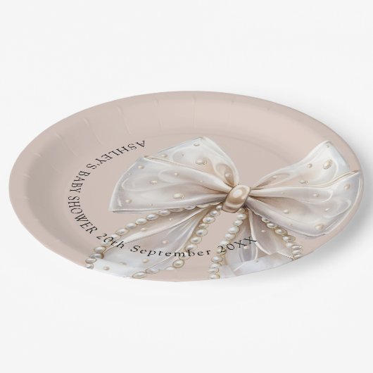 Elegant Pearl Bow Baby shower Papieren Bordje (Gekanteld)
