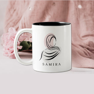 Elegant Personalized Name Hijab Mug | Quran 7:26 Tweekleurige Koffiemok