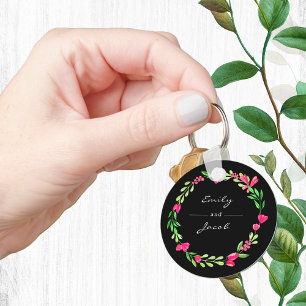 Elegant Pink Floral WreatBlack Name of Couple Sleutelhanger