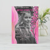 Elegant Pink Marble Graduation Invitation  (Debout devant)