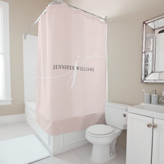 Elegant Plain Blush Pink White Script Monogram Douchegordijn (In situ)