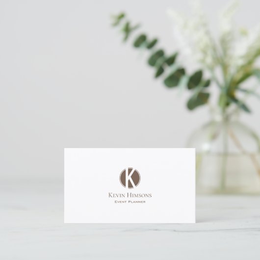 Elegant Plain White en Brown met Monogram Modern Visitekaartje (Staand voorkant)