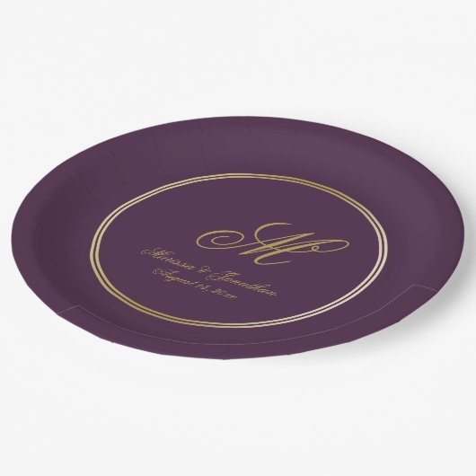 Elegant Plum Paars Gold Monogram Script Weduwschap Papieren Bordje (Gekanteld)