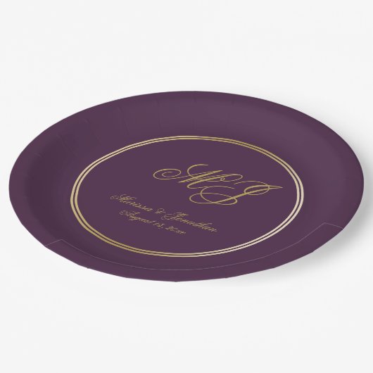 Elegant Plum Paars Gold Monogram Script Weduwschap Papieren Bordje (Gekanteld)