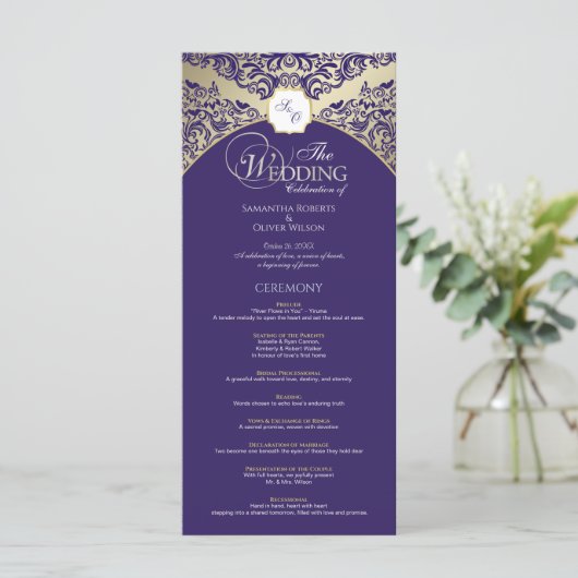 Élégant programme de mariage violet et or monogram (Debout devant)