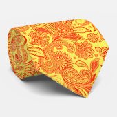 Elegant Red Paisley On Custom Yellow Background Stropdas (Opgerold)