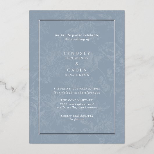 Elegant Romantisch Bloemen Stoffig Blauw Bruiloft  Folie Uitnodiging (Voorkant)