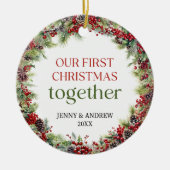 Elegant rood en groen Onze Eerste Kerstmis Keramisch Ornament (Voorkant)