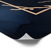 Elegant roos arrangement met goudkleurig blad poster (Hoek)