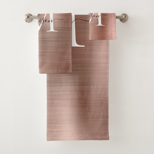 Elegant Roos Gold Brushed Metal Monogram Script Bad Handdoek (Insitu)