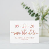 Elegant Roos Goud Script Bruiloft Opslaan De Datum Briefkaart (Staand voorkant)