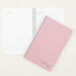 Élégant rose pâle Simple minimaliste Personnalisé<br><div class="desc">Dusty Blush Pink Elegant Simple Minimaliste Personnalisé Carnet avec votre nom et année en écriture moderne. Notre planificateur est là pour vous aider à atteindre vos objectifs. Il offre un moyen de rester organisé et de réfléchir à votre vie. Avec un design simple et sans date, vous pouvez utiliser ce...</div>