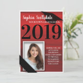 Elégant Rouge noir blanc Faire-part de graduation (Debout devant)