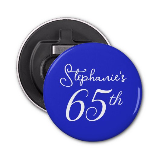 Elegant Royal Blue Monogram 65e verjaardagsfeestje Button Flesopener (Voorkant)