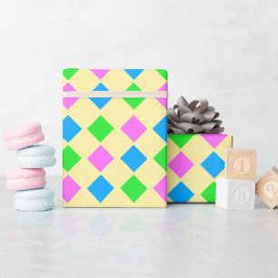 Elegant Roze Blauw Groen Diamanten Patroon op Geel Cadeaupapier