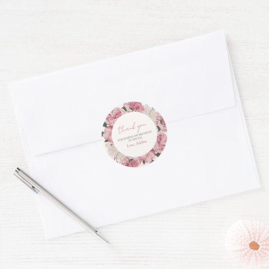 Elegant roze bloemenmeisje verjaardag dank je wel ronde sticker (Envelop)