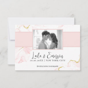 Elegant roze & goudmarmer flatje, sla de datum Kaa Save The Date