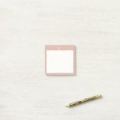 Elegant Roze Roze Script Monogram Post-it® Notes (Op bureau)