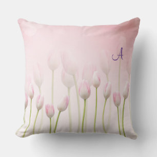 Elegant roze Tulps Spring Vibe Monogram Pillow Kussen