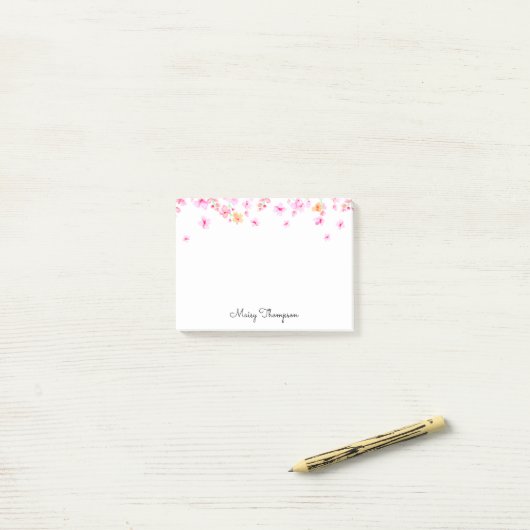 Elegant roze Waterverf Blossom Script Name Post-it® Notes (Op bureau)