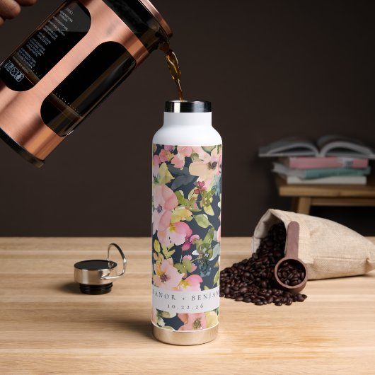 Elegant roze Waterverf Floral Custom Wedding Waterfles (Koffie)