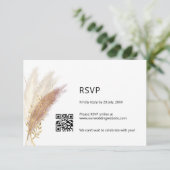 Elégant RSVP Floral avec QR Code Dusty Pampas rose (Debout devant)