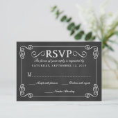 Elégant Rustic Chalkboard Wedding RSVP (Debout devant)
