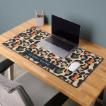 Elégant Safari Animal Skin Leopard spot Girly<br><div class="desc">Moderne, exotique et impressionnant, le tapis de bureau à thème poster de animal présente une image numérique captivante de peau de léopard, conçue avec élégance et chaleur à l'esprit. La palette de couleurs mêle harmonieusement le noir, l'orange, le jaune, le vert et le beige, ce qui donne un aspect visuellement...</div>