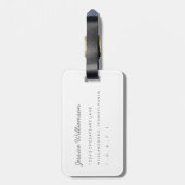 Elegant Sage and White Quatrefoil Monogram Bagagelabel (Achterkant verticaal)