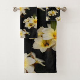 Elegant Satin Flowers op Black Bad Handdoek