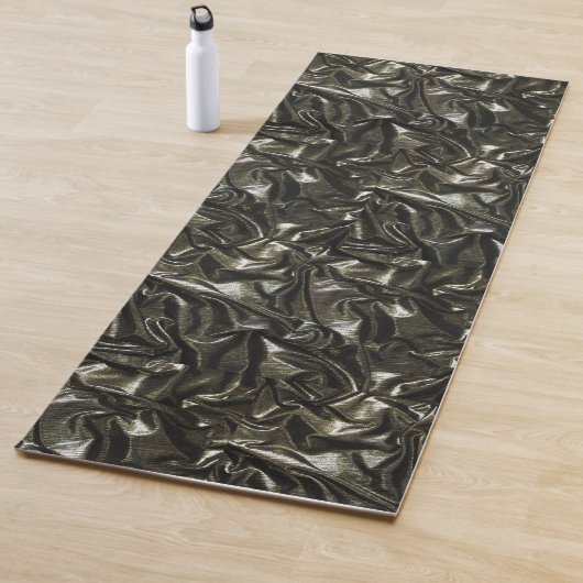 Élégant Satin noir look tapis de yoga (En situation)