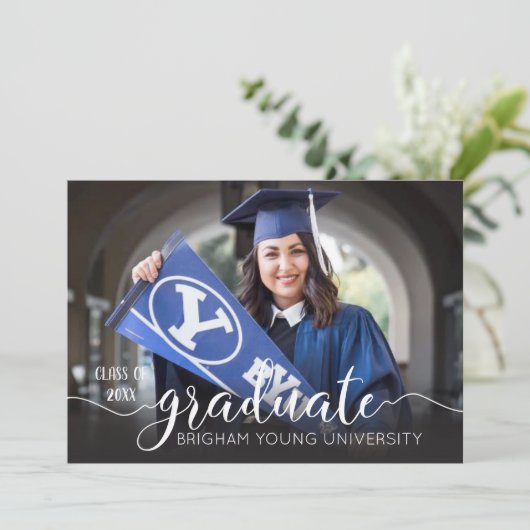 Elegant Script Afstuderen Foto aankondiging (Staand voorkant)