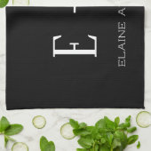 Elegant Script Black en White Monogram Personalis Theedoek (Gevouwen)